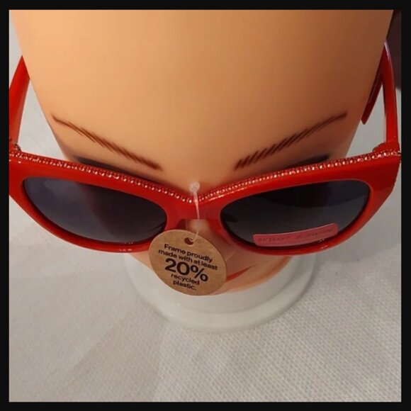 ❣️2/$36 NIP Betsey Johnson Red Bling Rhinestone Rimmed Red Cat Eye Sunglasses - Picture 7 of 9